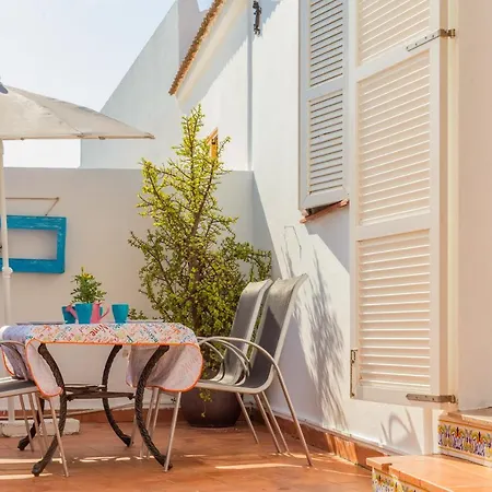 Sargantana Negra Feriehus *